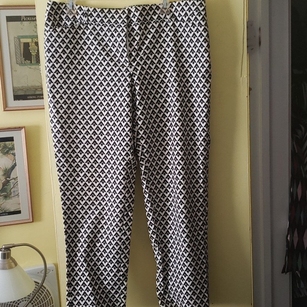 White House Black Market Capri Size 14